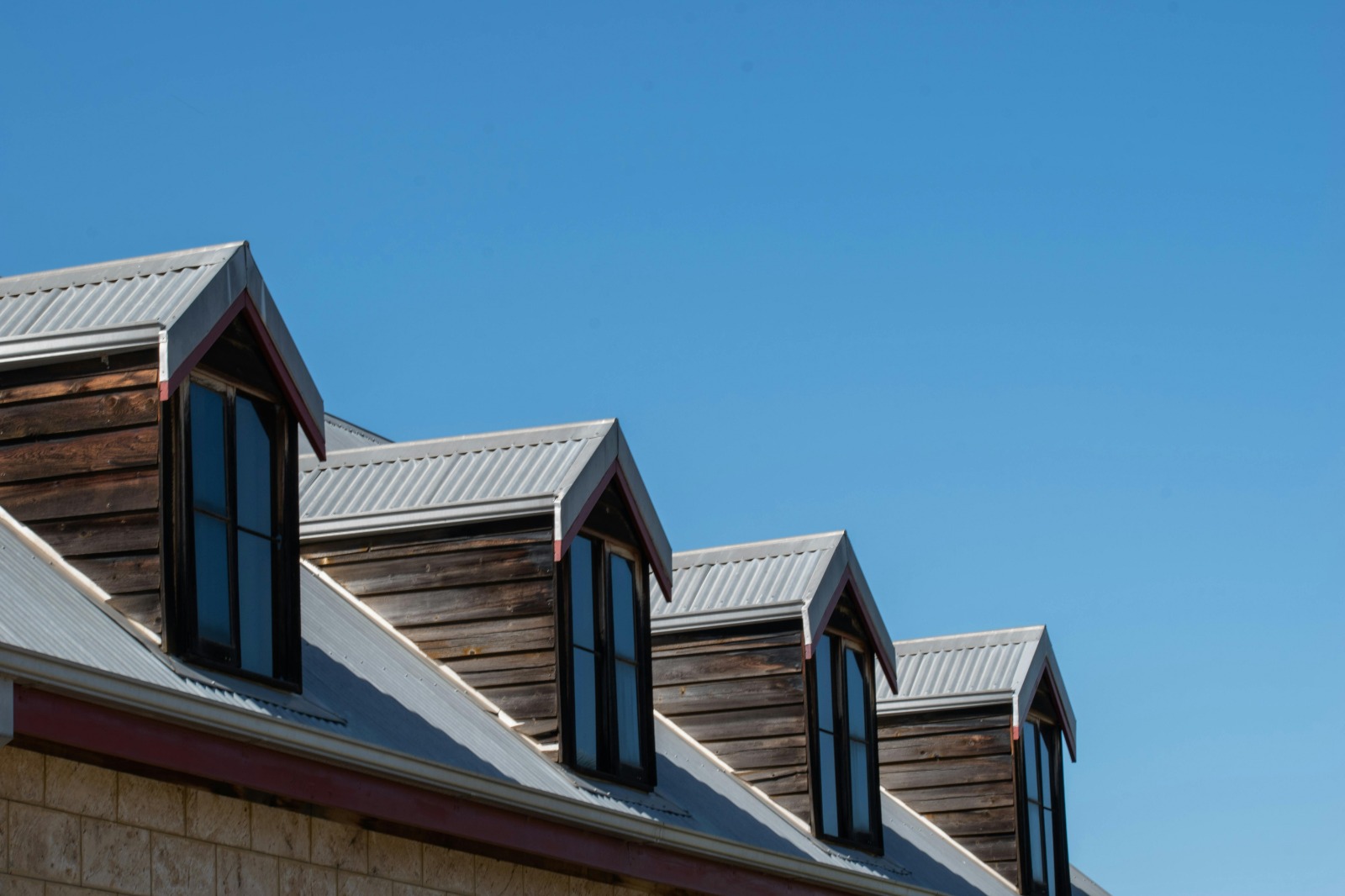 Metal Roofing Companies Serving Kelowna & Regina